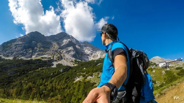 Man Taking Selfie While Hiking Lush Green Alpine Region Austria — Stock fotografie