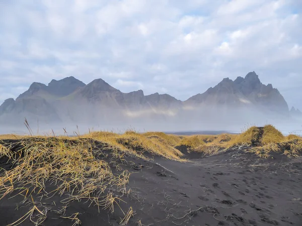 Tall Mountains Chain Hiding Black Sand Dune Dune Overgrown Long — Stockfoto