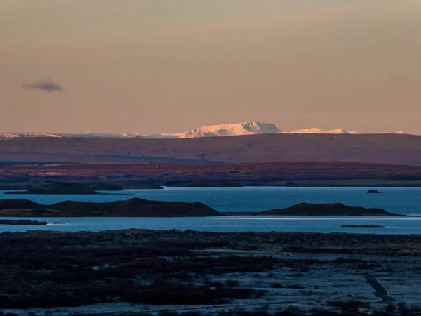 Wschód Słońca Nad Polami Lawy Miękkie Kolory Nieba Wysokie Góry — Zdjęcie stockowe