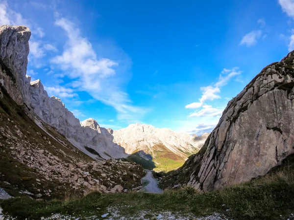 Шлях Веде Високих Вершин Італійських Альпах Шарпові Схили Обидва Боки — стокове фото