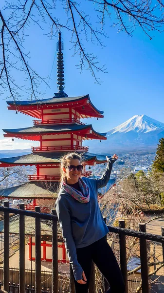 Girl Admiring Chureito Pagoda View Fuji Japan Captured Clear Sunny — 图库照片
