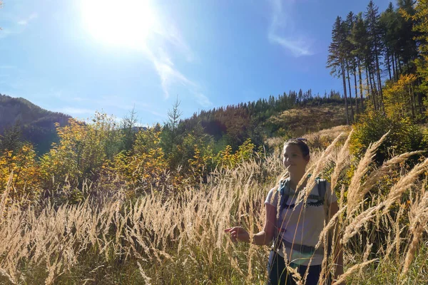 Girl Hiking Outfit Walking Long Golden Grass Swaying Gently Wind — Stockfoto
