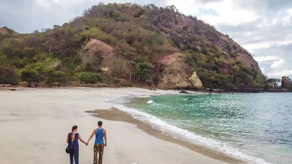 Couple Walking Idyllic Koka Beach Hidden Gem Flores Indonesia Couple — 图库照片