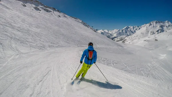 Esquiador Que Baja Por Ladera Heiligenblut Austria Pistas Perfectamente Arregladas — Foto de Stock