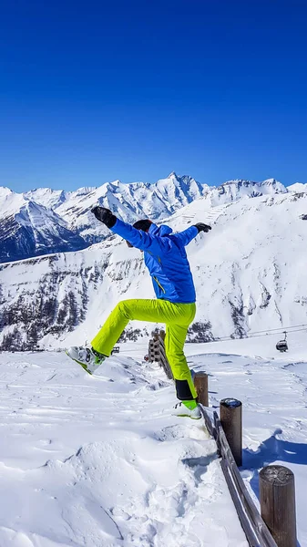 Man Skiing Outfit Jumping Fresh Snow Man Wearing Blue Jacket — Foto de Stock