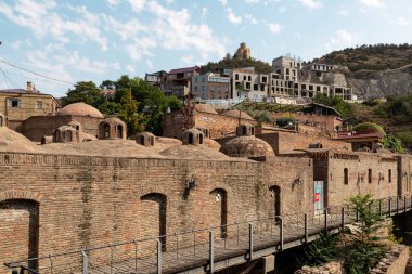 Gürcistan 'ın başkenti Tiflis' in Abanotubani ilçesindeki kükürt hamamlarının çatıları. Kraliyet hamamı. Lüks kaplıca tatili. Rahatlama kavramı. Sülfür. Kubbe