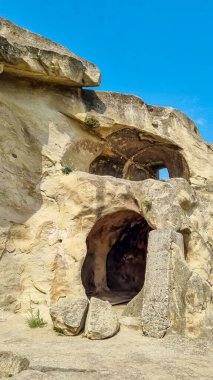 Doğu Avrupa 'nın Kafkasya, Gürcistan' ın Shida Kartli Bölgesi 'ndeki Mtkvari nehri yakınlarındaki antik mağara kenti Uplistsikhe. Uplistsikhe 'deki Prens Kilisesi. Gori yakınlarında. Tarihi konum