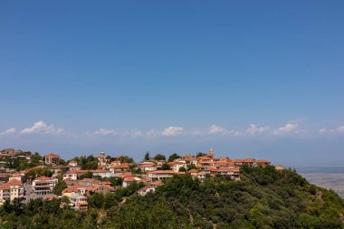 Sighnaghi, Gürcistan 'ın Kakheti bölgesinin en doğusunda yer alan bir Gürcistan kentidir. Gürcistan 'ın turizm sektörünün önemli merkezi. Sighnaghi bir aşk olarak bilinir.