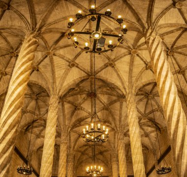 Valencia 'daki Lonja de la Seda' nın iç manzarası. Giugno 2022 Valencia, Endülüs İspanya