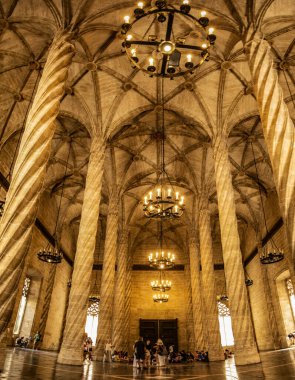 Valencia 'daki Lonja de la Seda' nın iç manzarası. Giugno 2022 Valencia, Endülüs İspanya