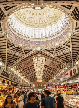 Valencia 'daki Merkez Pazarı' nın iç manzarası. Haziran 2022 Valencia, İspanya