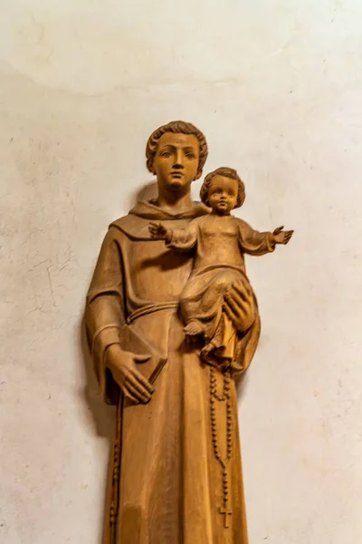 Aquileia Friuli Venezia GiuliaのSant Antonino教会に位置するSant Antonioの像 イタリア — ストック写真