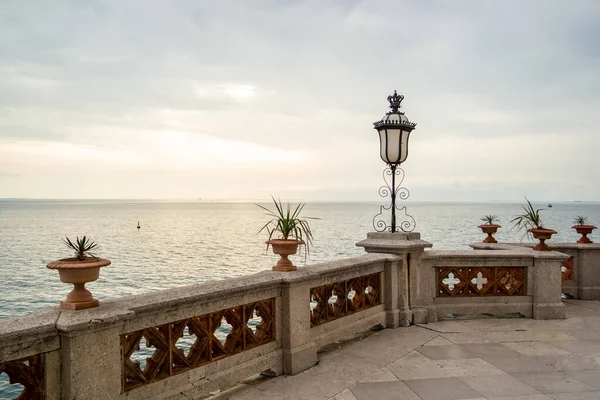 Вид Замку Мірамаре Трієсті Море Фріулі Венеція Джулія Італія — стокове фото