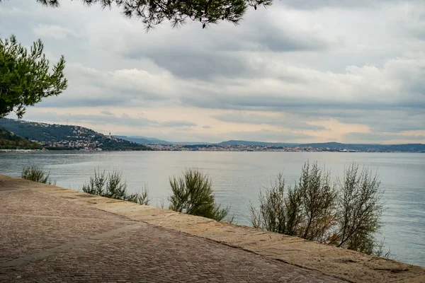 Vista Golfo Trieste Viale Miramare Dia Nublado Friuli Venezia Giulia — Fotografia de Stock