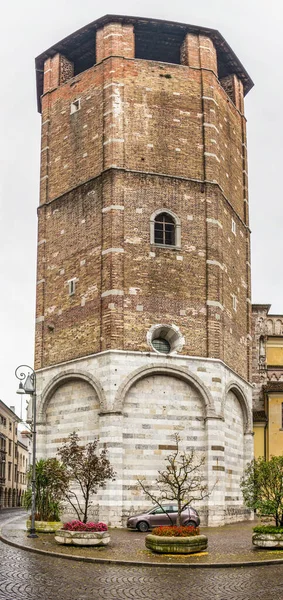 ウディネ大聖堂の鐘楼の眺め フリウリ ヴェネツィア ジュリア イタリア — ストック写真