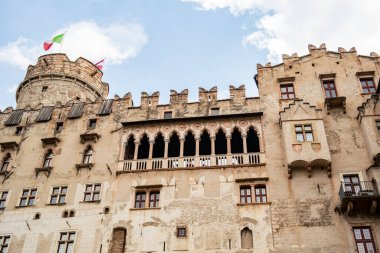 Trento, Trentino Alto Adige, İtalya 'daki Buonconsiglio kalesinin manzarası