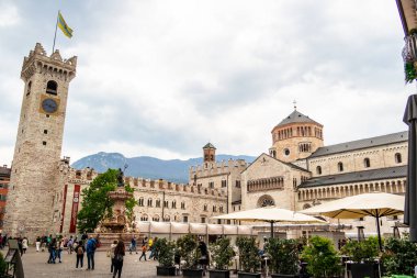 Trento Katedrali 'nin duvarlarına bakın. 23 Nisan 2023 Trento, İtalya