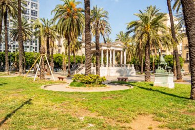 Palermo, Sicilya, İtalya 'daki Castelnuovo meydanının bahçe manzarası