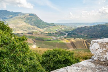 Segesta, Sicilya, İtalya 'nın antik amfitiyatrosundan görüntü