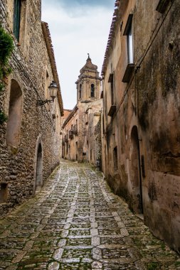 Erice, Sicilya, İtalya 'nın bir caddesinde görünüm