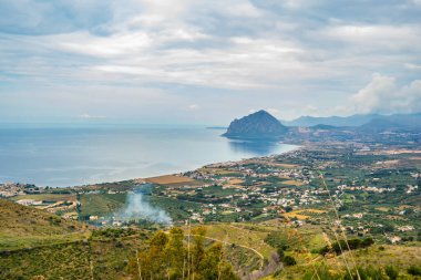Erice, Sicilya, İtalya 'dan San Vito lo Capo Körfezi manzarası
