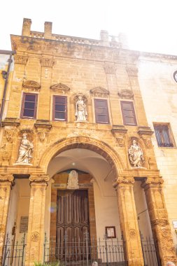 Cefalu 'daki SS Maria della Catena Kilisesi manzarası. 2 Haziran 2023 Cefalu, Sicilya, İtalya