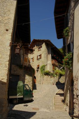 Ortaçağ köyü Canale di Tenno, Garda Gölü, Trentino Alto Adige, İtalya