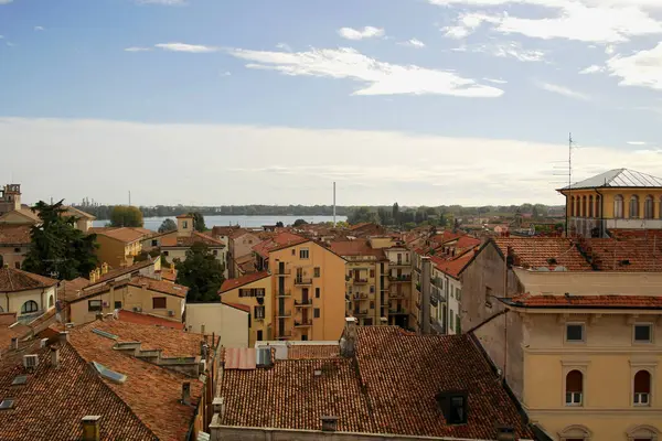 Mantua, Lombardy, İtalya 'nın saat kulesinden en iyi manzara.