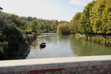 Borghetto 'dan nehir manzarası, Veneto, İtalya