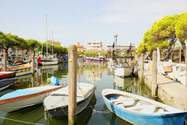 Caorle limanının görüntüsü. 13 Ağustos 2024 Caorle, İtalya