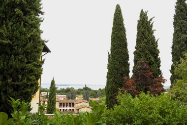 Göl manzarası Padenghe Konsolosu Garda 'dan