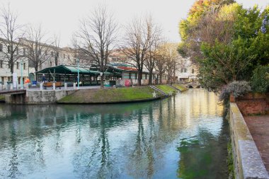 Treviso balık pazarının manzarası. 23 Aralık 2023 Treviso, Veneto, İtalya