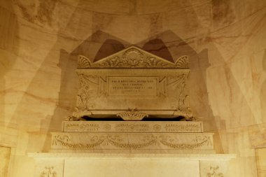 Antonio Canova 'nın Possagno' daki mezarının görüntüsü. 23 Şubat 2025, Possagno, Veneto, İtalya