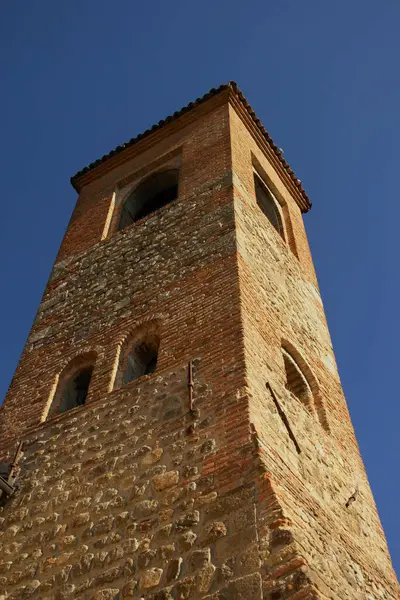 Arqua Petrarca, Padua, İtalya 'da bir ortaçağ kulesi manzarası