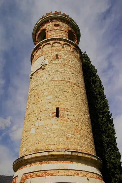 Romano di Ezzelino, Vicenza, İtalya 'daki Ezzelina Kulesi manzarası