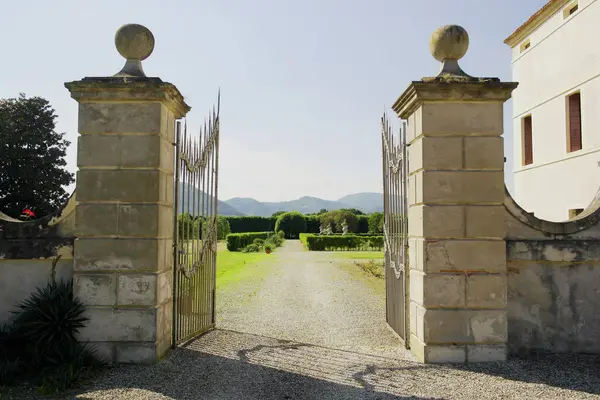 Villa Emo Capodilista 'nın girişi Monselice, Veneto, İtalya