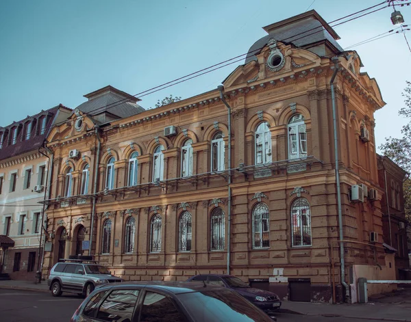 Budynek Centrum Miasta Panoramicznymi Oknami Charków Ukraina Historyczne Centrum Starą — Zdjęcie stockowe