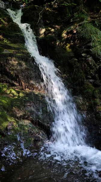 Cachoeira Nos Cárpatos Outono — Fotografia de Stock
