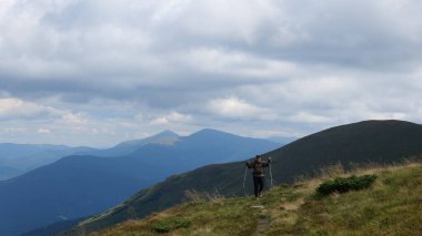 Sonbaharda Karpatlar 'da yürüyüş.