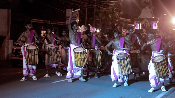 Tradizionali Batteristi Indiani Del Sud Che Eseguono Chendamelam Strade Kollam — Foto Stock