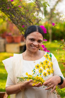 A Picture of middle aged malayali woman wearing a traditional kerala clothing clipart