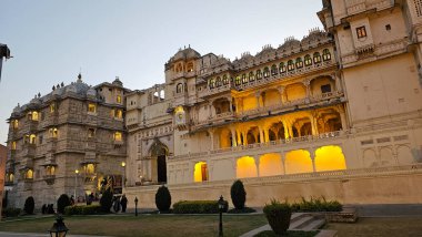 A picture of a building in Udaipur palace which shows the beautiful architecture high is unique to Rajasthan clipart