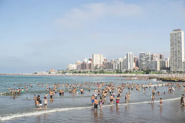 Mar del Plata manzarası Plajlar ve gökdelenler