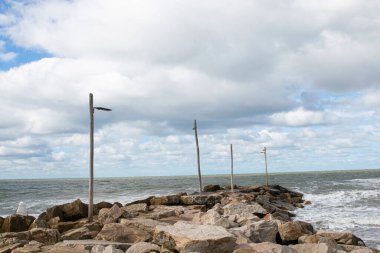 Santa Clara del Mar, Buenos Aires, Arjantin 'de deniz manzarası, lmposts ve plajlar  