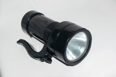 Beyaz arka planda siyah fener