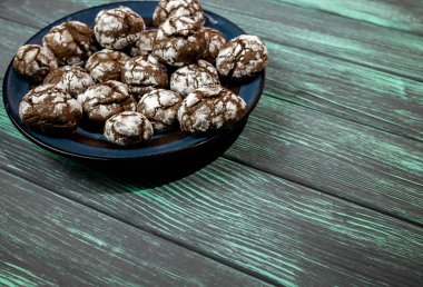 Tabakta kakaolu kurabiye var.