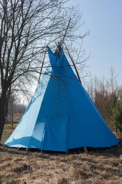 Bahçede mavi bir çadır, Hint folkloru, eski sprin.