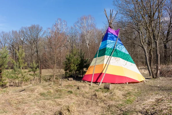 Tepee Color Arcobaleno Allestito Giardino Inizio Primavera Dimora Tradizionale Indiana — Foto Stock