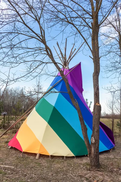 Tipi Color Arco Iris Instalado Jardín Principios Primavera Vivienda Tradicional — Foto de Stock