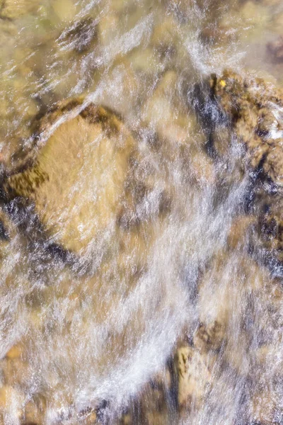 Wasserfluss Einem Gebirgsbach Verschwommen Reflectio — Stockfoto